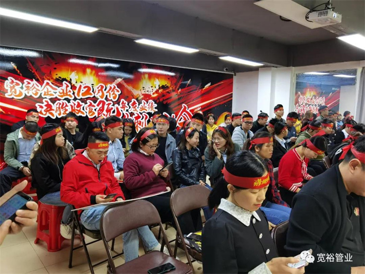 ▲朝氣蓬勃的團隊，頭戴“為夢想而戰(zhàn)”！